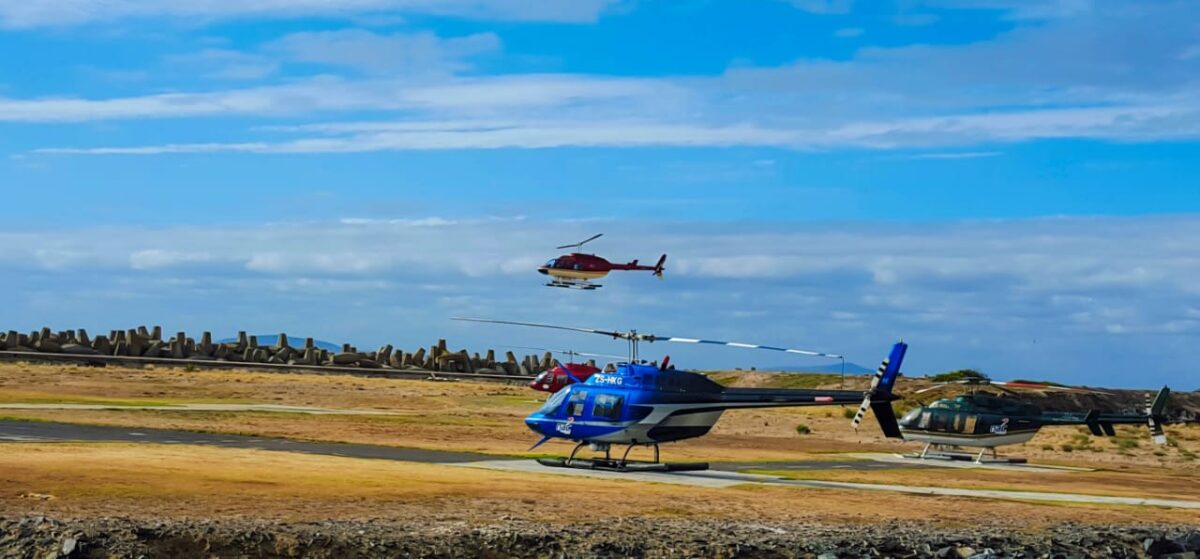 Helikopter na lądowisku w Botswanie